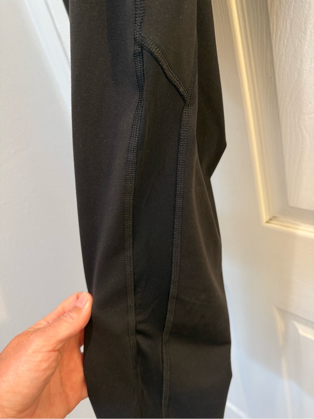 Old Navy Black Size XL Full Length w/ Side Pockets and Mesh on Side of Leggings - Picture 3 of 7